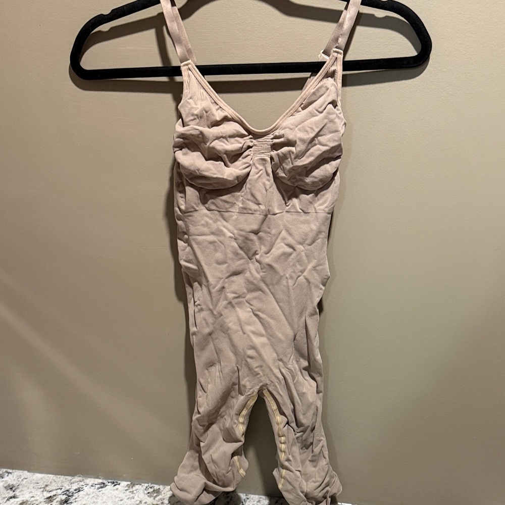 SKIMS Taupe Sleeveless Top